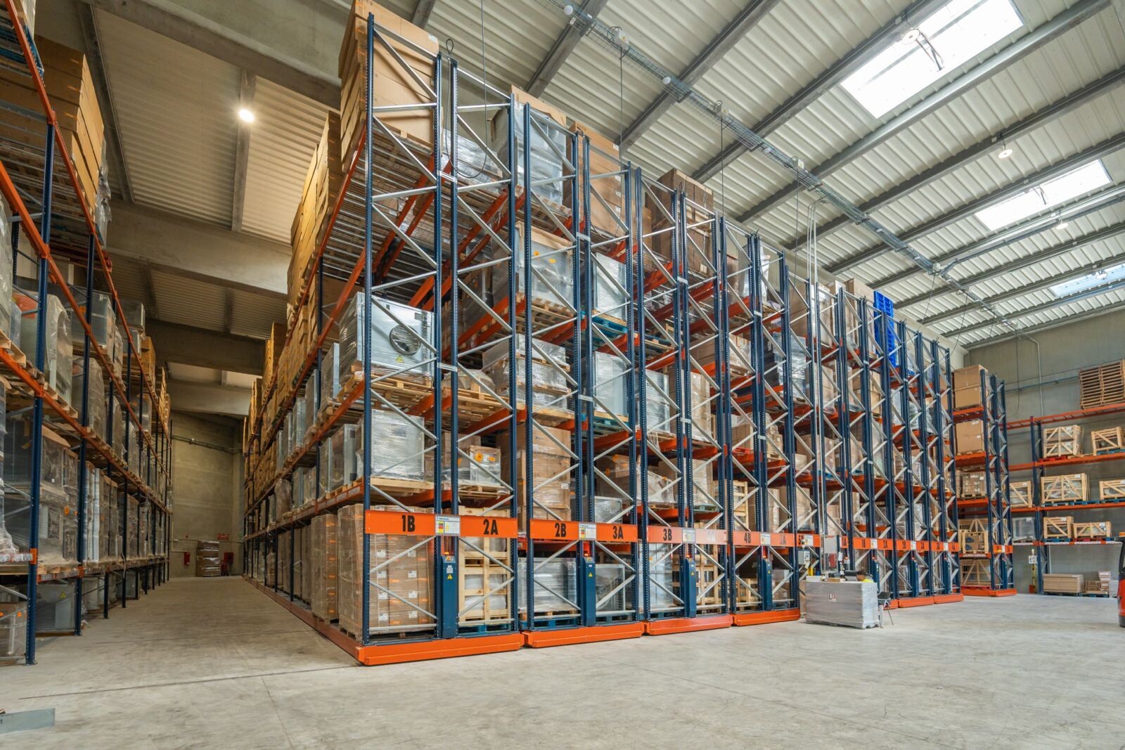 Smart warehouse management through data